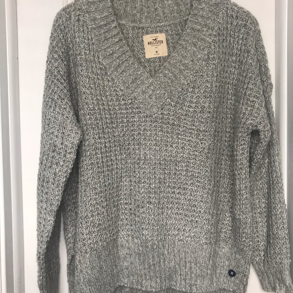 Hollister Sweater- NEW!